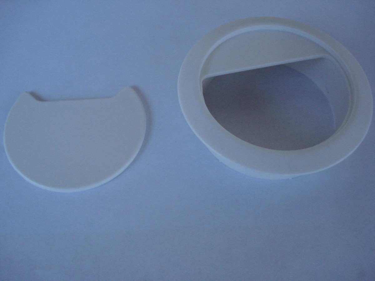 Passe-câble PVC Gris 4 Trous - Diamètre 60/72mm, Pour Bureau, Câbles Informatiques