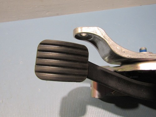 Pedale freno di stazionamento Mercedes W204 C220 originale A2044201284 K7-2505-79 - Foto 2 di 9
