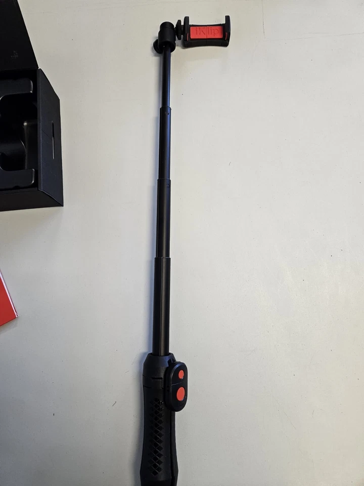 iKlip Grip Pro Multifunction Phone/Camera Stand Handle Selfie & BlueTooth Remote - Image 3 of 4