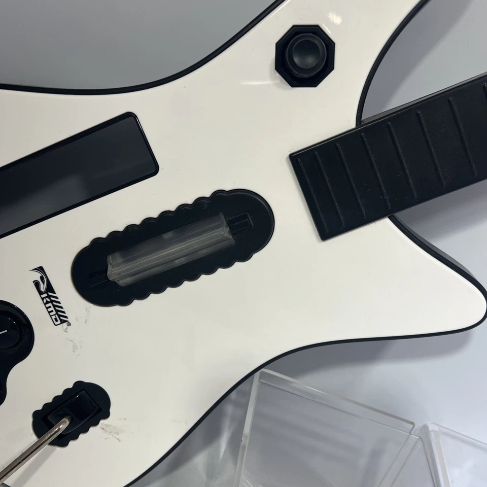 Wii Guitar Hero: Aerosmith Bundle Wireless White Guitar (No Strap) + Game #ML1 - Image 3 of 4