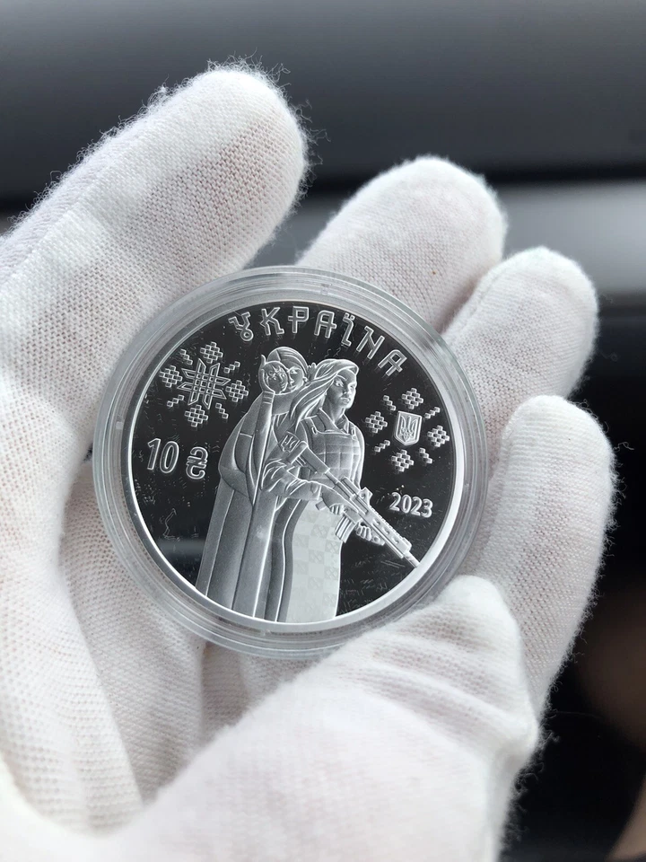 🇺🇦 Nueva moneda de plata Ucrania Defensores 10 Uah 2023 Foto 2 de 4