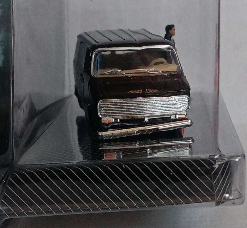 M2 Machines Auto Figures 1971 Chevrolet Van G10 R10 25-04 1 of 7200 made. - Image 3 of 4