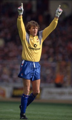 Dave Beasant of Chelsea celebrates after the Zenith Data Systems C- Old Photo