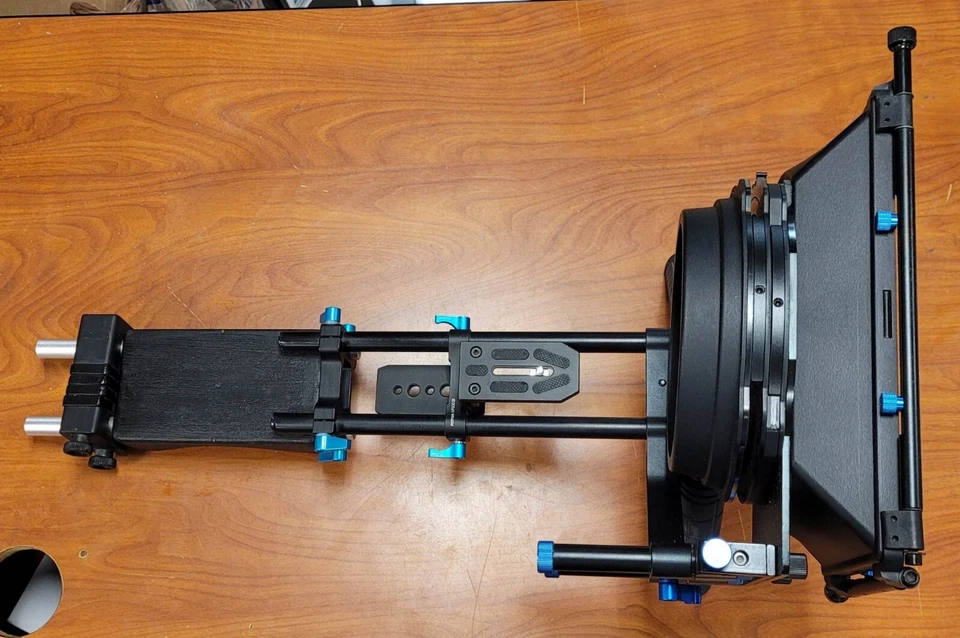 Fotga DP500 2 Rail System Shoulder Mount and Matte Box - Image 2 of 4