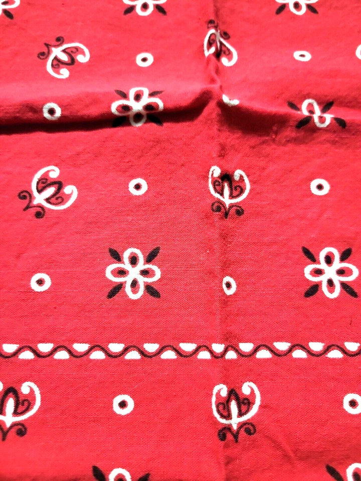 Bandana de Colección Color Rápido Rojo Tronco Ribete Algodón EE. UU. 20 Yellowstone Foto 4 de 4