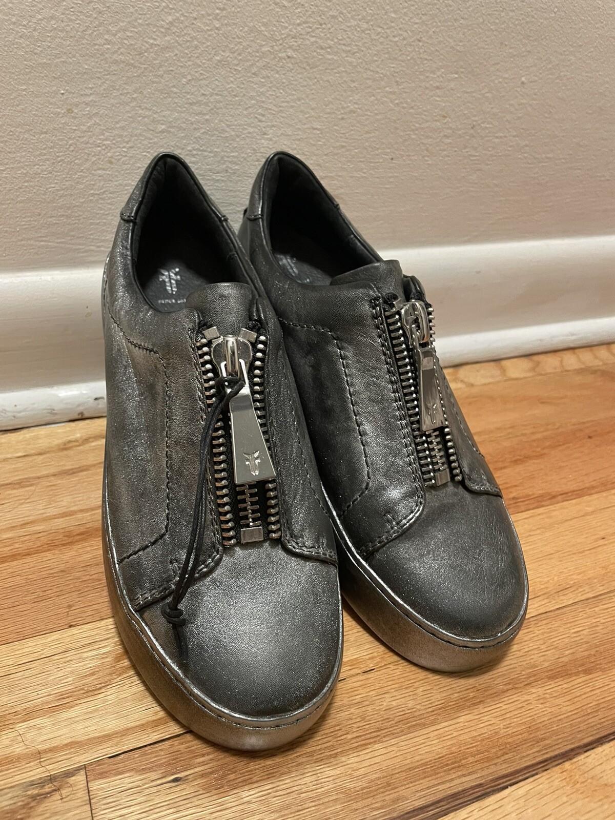 Frye Lena Zip Low Sneakers Women's Size 6 M Metallic Leather shoes Zip