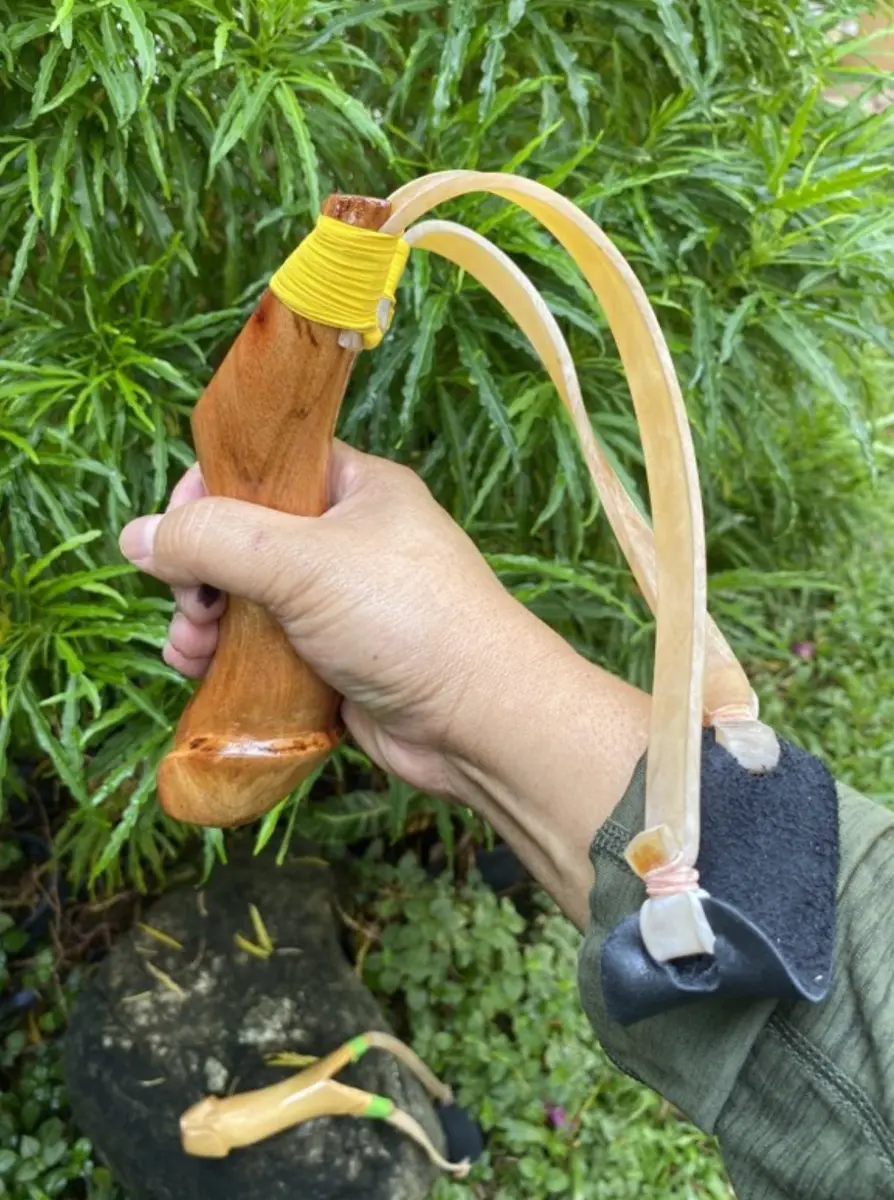 Wooden Slingshot with Cheeky Design Handle. Funny Palad Khik Catapult Hunt  Toy.