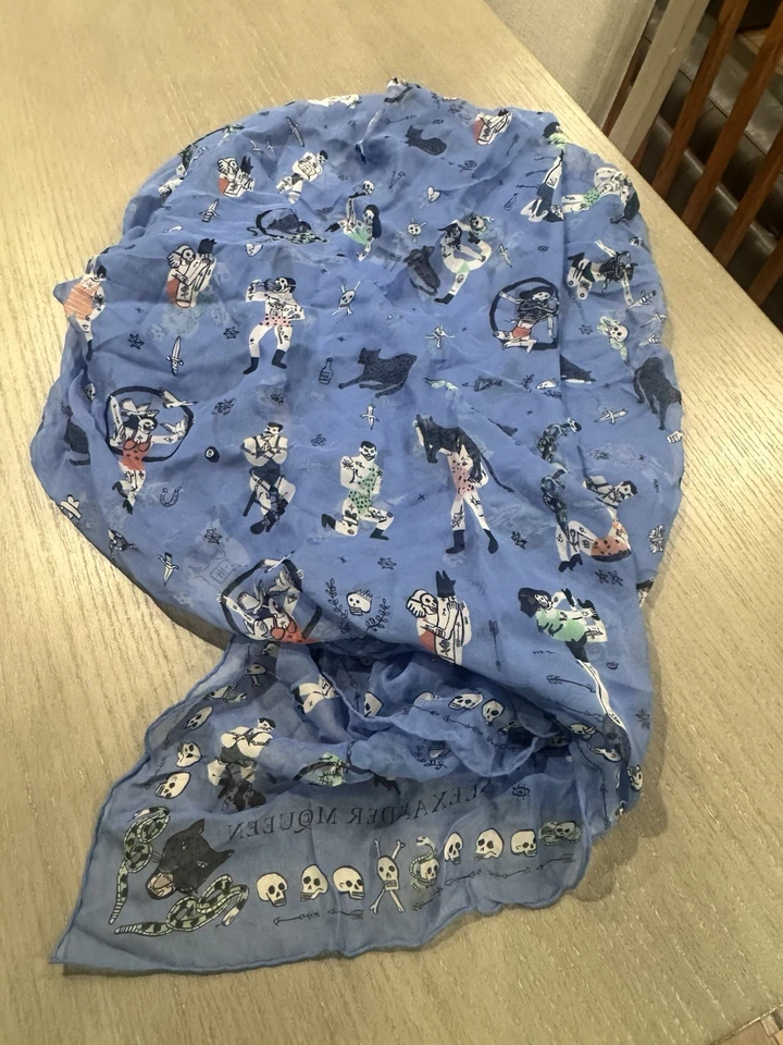 Bufanda de seda estampada de trucos de circo Alexander McQueen, azul Foto 2 de 3