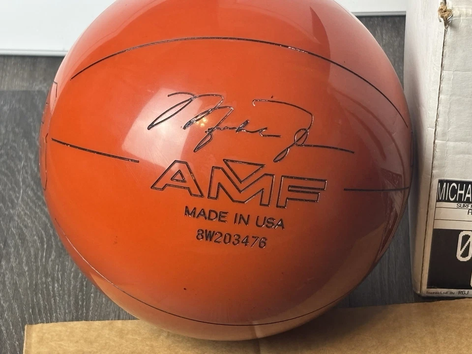 Bola de boliche Michael Jordan AMF basquete não perfurada feita nos EUA 6 lb  - Imagem 2 de 4