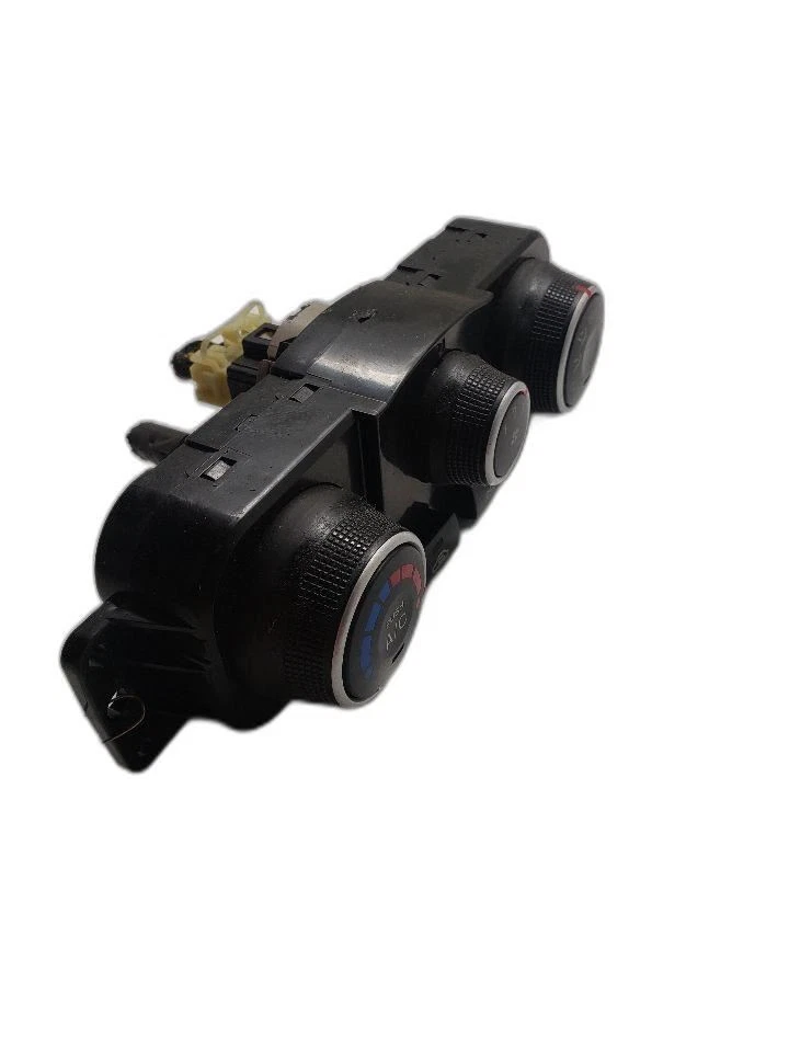 Temperature Control Manual Temperature Control 3 Knobs Fits 06-08 SONATA 1337552 - Image 2 of 4