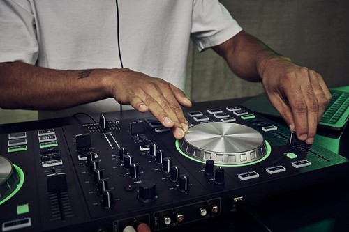 The Next Beat by Tiësto DJ Controller & Decks, DJ Mixer For Beginners - Picture 6 of 15