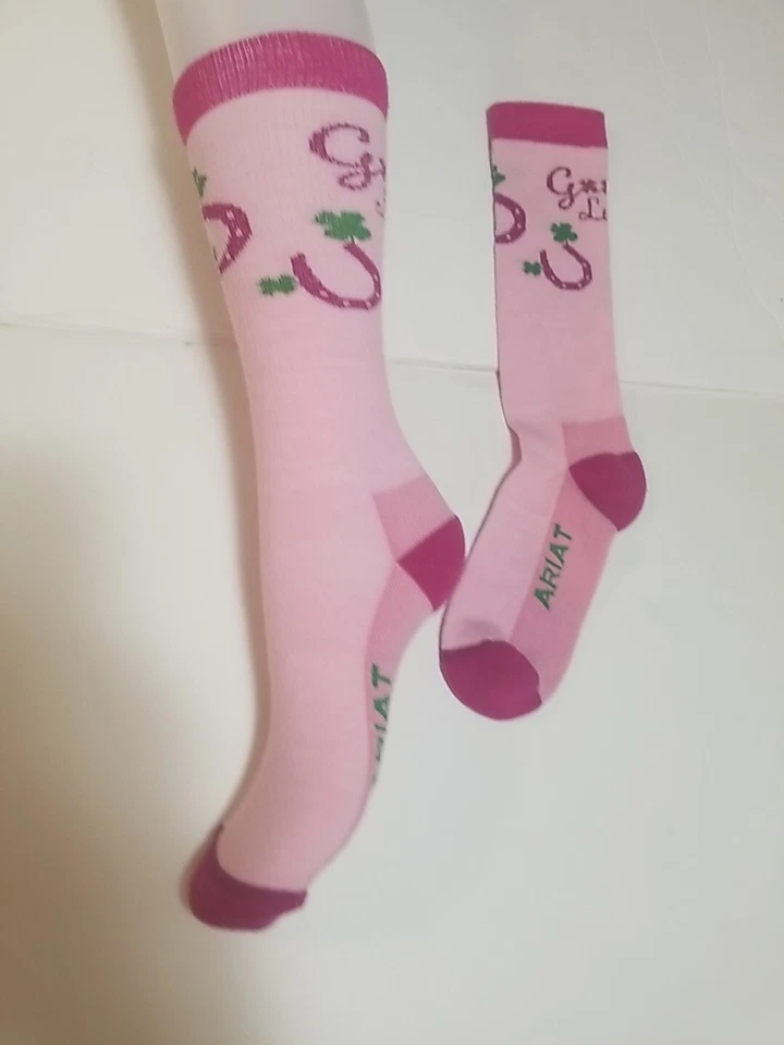 Calcetín Ariat Mujer Rosa Western Beauty Crew Buena Suerte Herradura Mediano Foto 2 de 4