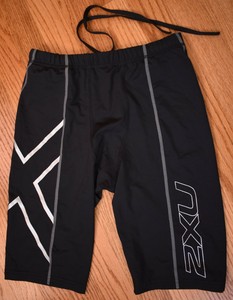 short preto de lycra