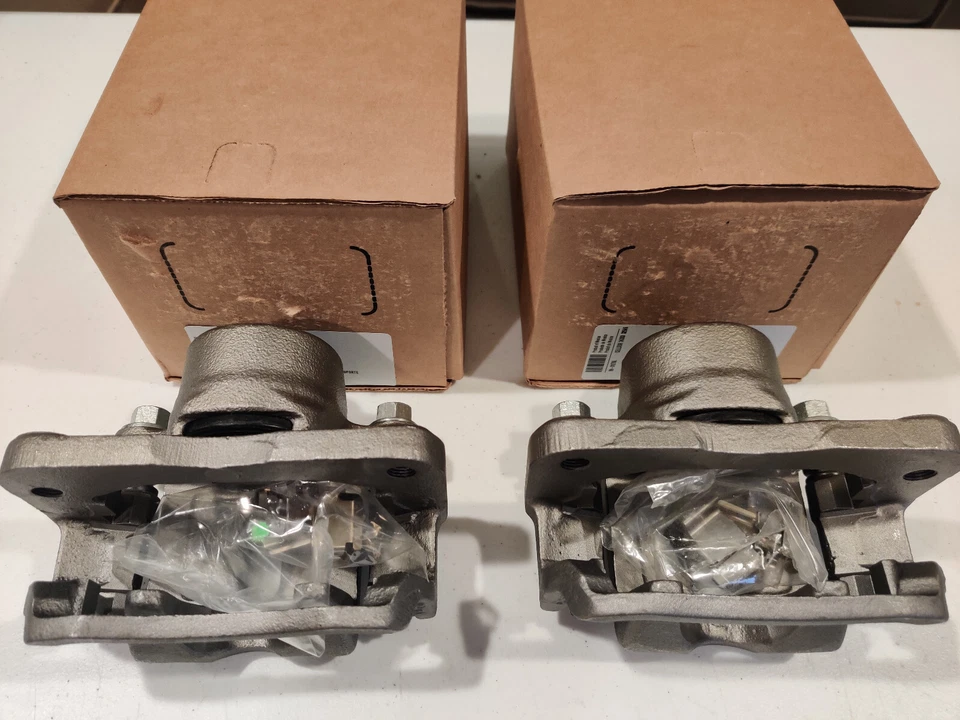 Pinzas de freno delanteras remanufacturadas (L&R) Chrysler Conquest Mitsubishi Starion Foto 2 de 3