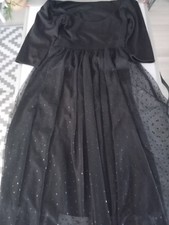 Robe noire élégante avec jupe en tulle
