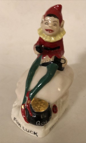 Frühe Belleek bemalte Kobold Figur 'For Luck' 'Sonas Ort' 5. Mark 1946-55