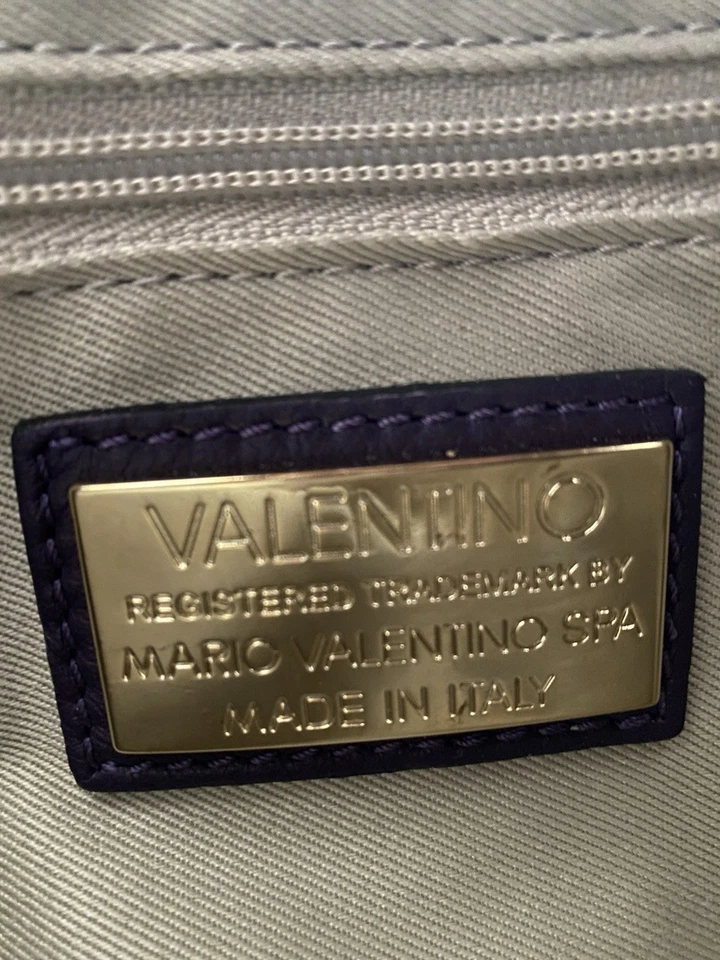 Bolso de mano Valentino by Mario Valentino: Rita de cuero púrpura y dorado en relieve Foto 3 de 4