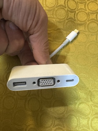 APPLE USB-C VGA MULTIPORT ADAPTER - WHITE
