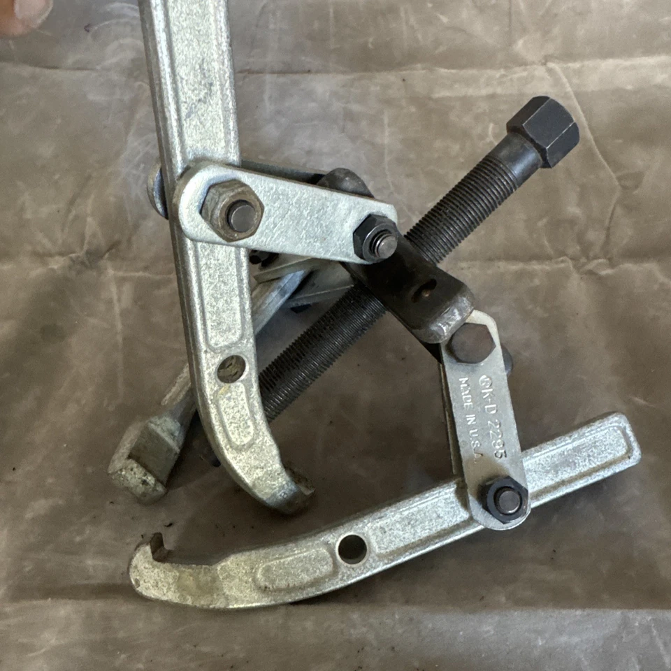 K-D Herramientas Extractor de Engranajes Tres Patas 2295 Yugo y Perno 6.5” B Gran Forma Foto 2 de 4