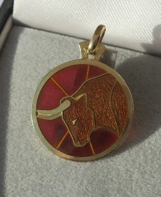 Cartier — Stunning Vintage CARTIER Bull Pendant - Enamel Plique-to-Day 18k Gold