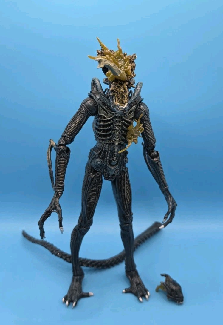 NECA Aliens Xenomorph Warrior - Blue Battle Damaged Action Figure
