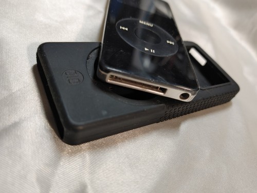 Apple iPod Nano 1st Generation 2 GB Model A1137 Black with cover bundle Used - Picture 6 of 7