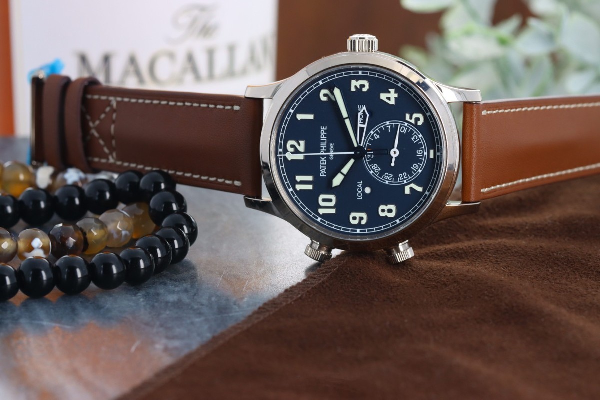 PATEK PHILIPPEノベルティー非売品ウォレットキーリング、ミラー付き Patek Philippe Calatrava Pilot Travel Time 5524G-001, Blue Dial