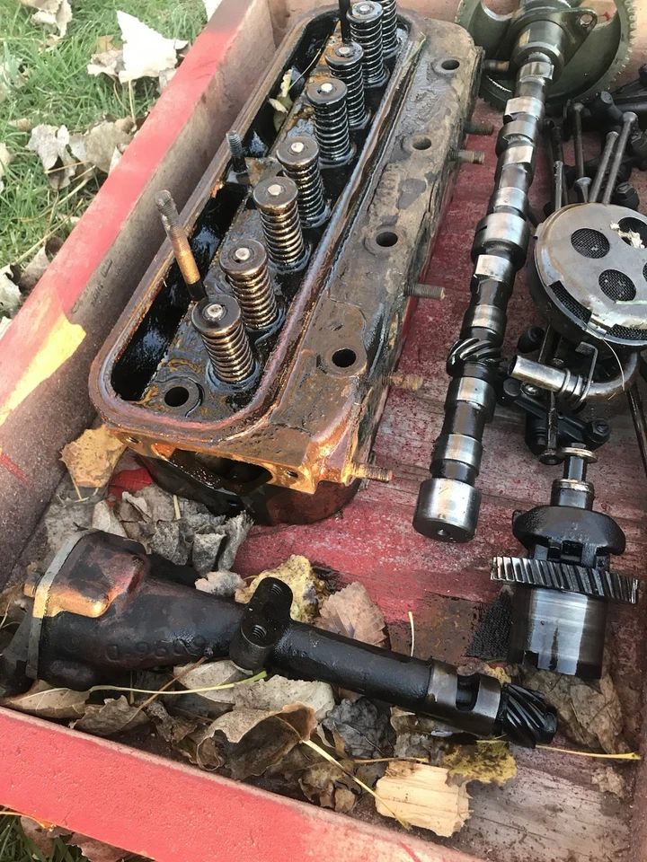 Gobernador de cabeza de árbol de levas Farmall A con tapa y brazos basculantes con elevadores Foto 3 de 3