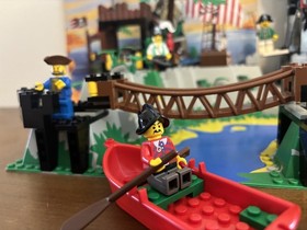 Lego Pirates 6281 Pirates Perilous Pitfall- Minifigs, Manual, and Red Trap Door 