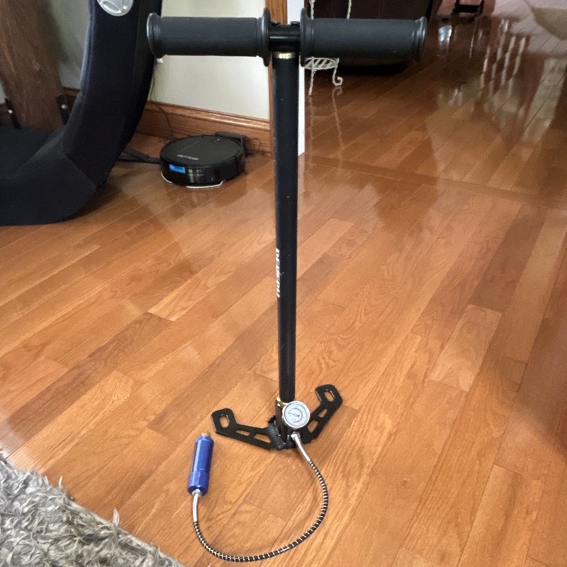 High pressure 4,000 psi air gun, scooba tank pump with quick contact end.