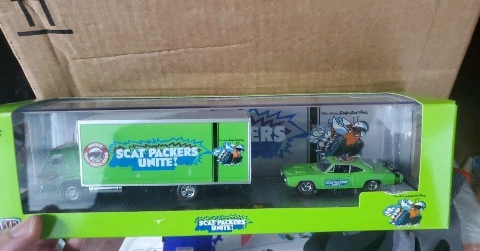 M2 Hauler R49 Dodge Scat Pack '70 L600 Box Truck & 1970 Super Bee - Image 2 of 2