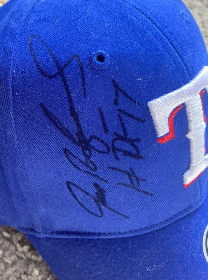 Gorra de béisbol ajustable '47 MVP firmada por IVAN "PUDGE" RODRIGUEZ TEXAS RANGERS Foto 3 de 4