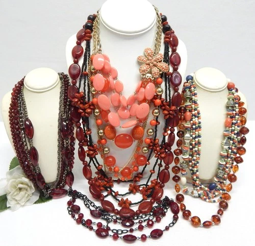 VINTAGE TO NOW FASHION COSTUME JEWELRY NECKLACE LOT, ASSORTED TYPES & MATERIALS