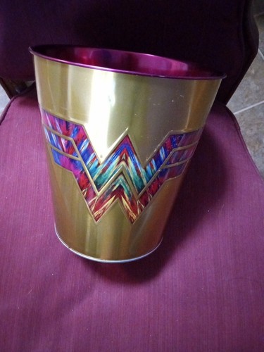 AMC Limited Edition Wonder Woman 1984 WW84 Popcorn Bucket Shiny Gold + Pink - Picture 2 of 3