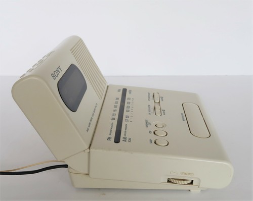 Reloj digital de colección Sony ICF-C770 doble alarma AM-FM 2 bandas radio inclinación pantalla funciona - Imagen 6 de 11