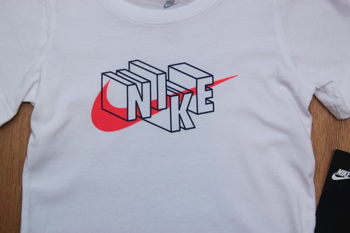 Nike Boy Short Sleeve T-Shirt ~ White, Black & Neon Orange ~ - Picture 2 of 2