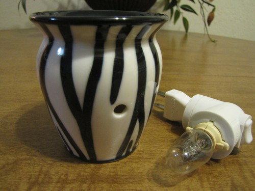SCENTSY ZEBRA STECKWÄRMER - Bild 1 von 4
