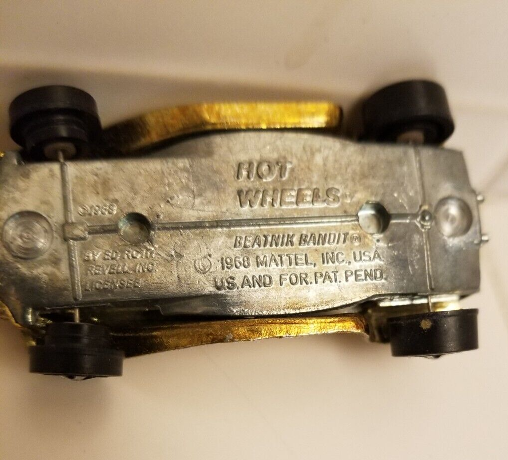 VINTAGE 1968 HOT WHEELS RED LINES BEATNIK BANDIT DIE CAST BUBBLE TOP