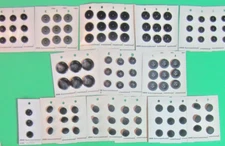 VINTAGE 100+ JHB 1/2"-1" BLACK PLASTIC SHANK 2&4-HOLE BUTTONS-39 NOS CARD LOT-U1
