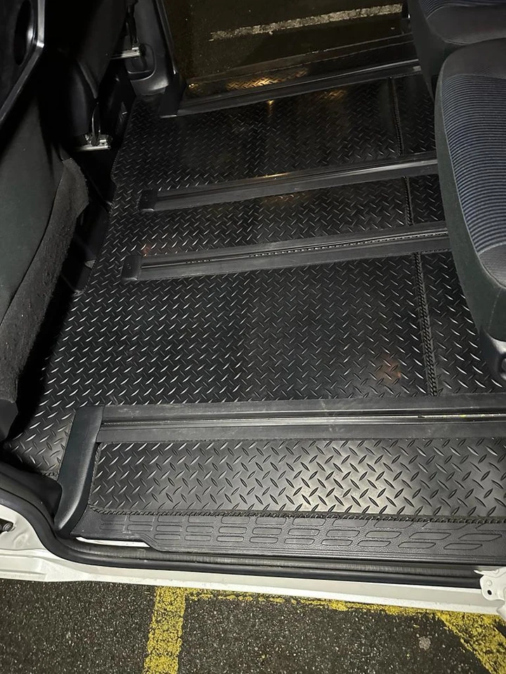 FITS TOYOTA NOAH VOXY 2014 & ONWARD TAILORED BLACK RUBBER VAN FLOOR MATS (2 CLP) - Image 4 of 4
