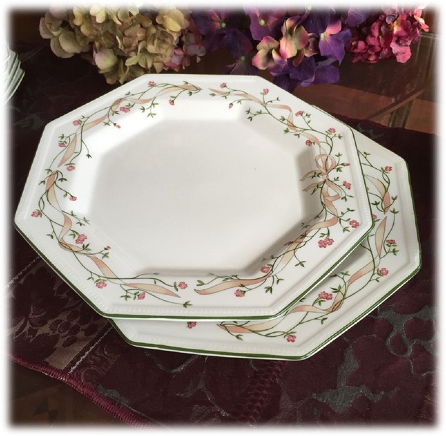 2 Johnson Bros ETERNAL BEAU 101/4" Dinner PlatesSet of TWO (basol