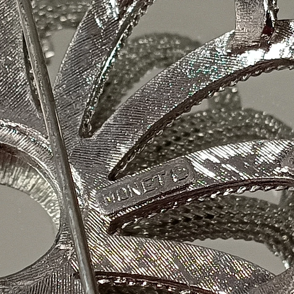 Broche prendedor vintage Monet tono plata texturizado remolino bisutería Foto 4 de 4