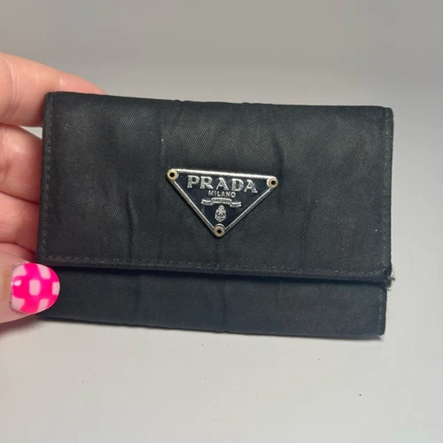 Porte clés Prada nylon noir bon état fermeture à pression créateur luxe