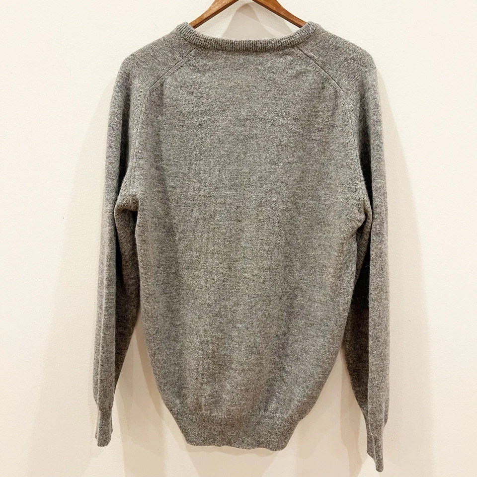 Suéter De Colección Pringle of Scotland Para Hombres 42 Grande Gris Lana Cuello en V Logo de León Foto 2 de 4