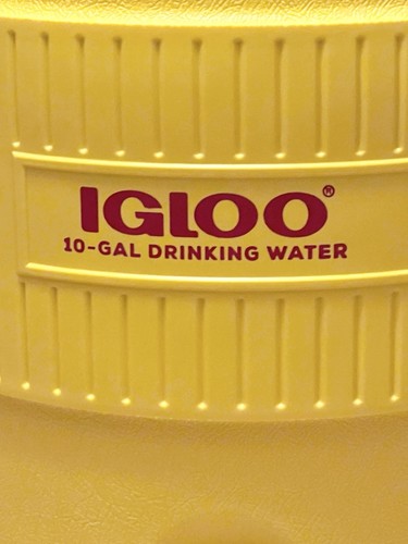 Igloo 10 gal Cooler 400 Series Industrial Team Beverage Yellow/Red - Picture 5 of 14