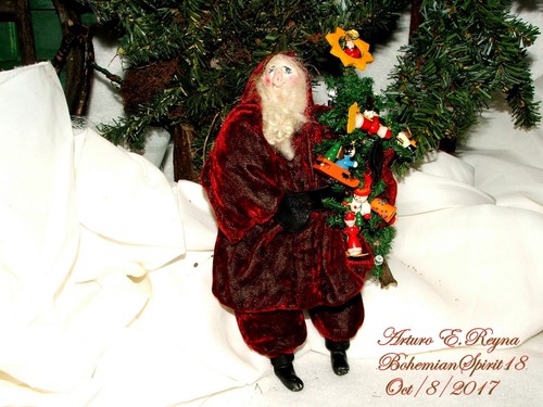 FIGURA COLECCIONABLE DE ARTE POPULAR PRIMITIVO de Arturo E. Reyna de Santa 9'' ESTILO VICTORIANO - Imagen 11 de 12