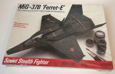 VTG 1987 Italeri Testors MiG37-B 'Ferret -E' Soviet Steath Fighter Model Kit 502