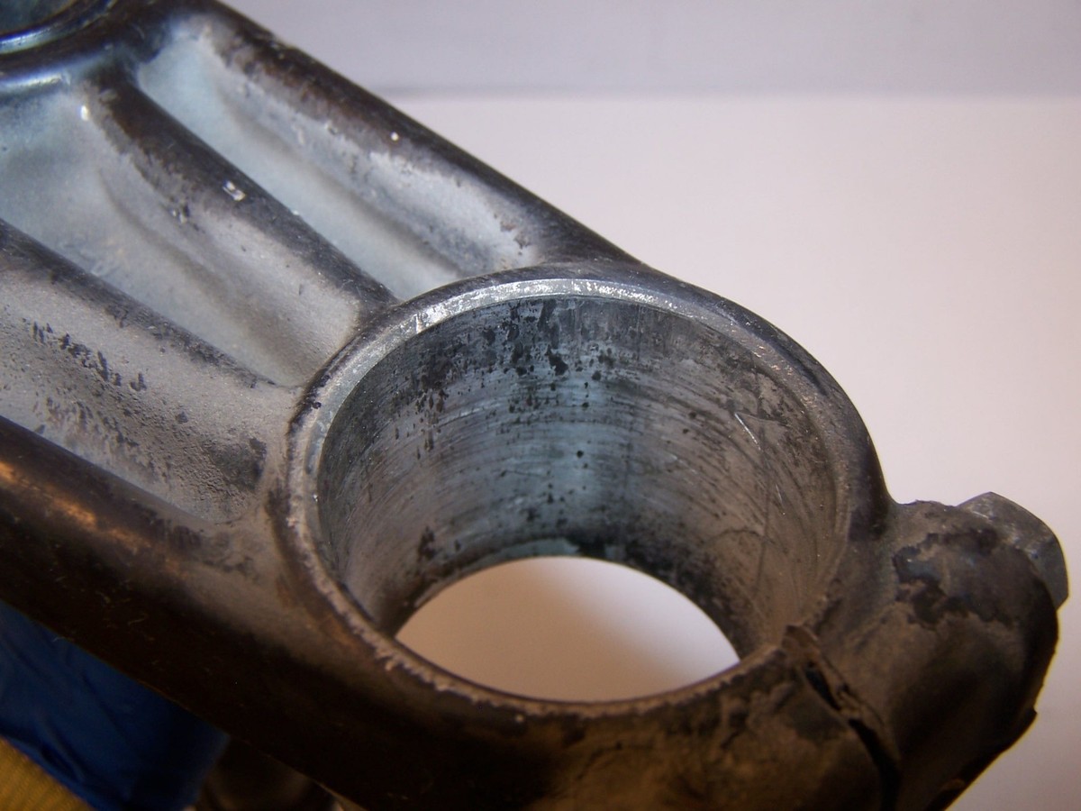 KAWASAKI ZX11 LOWER TRIPLE TREE FORK STEERING STEM 44037
