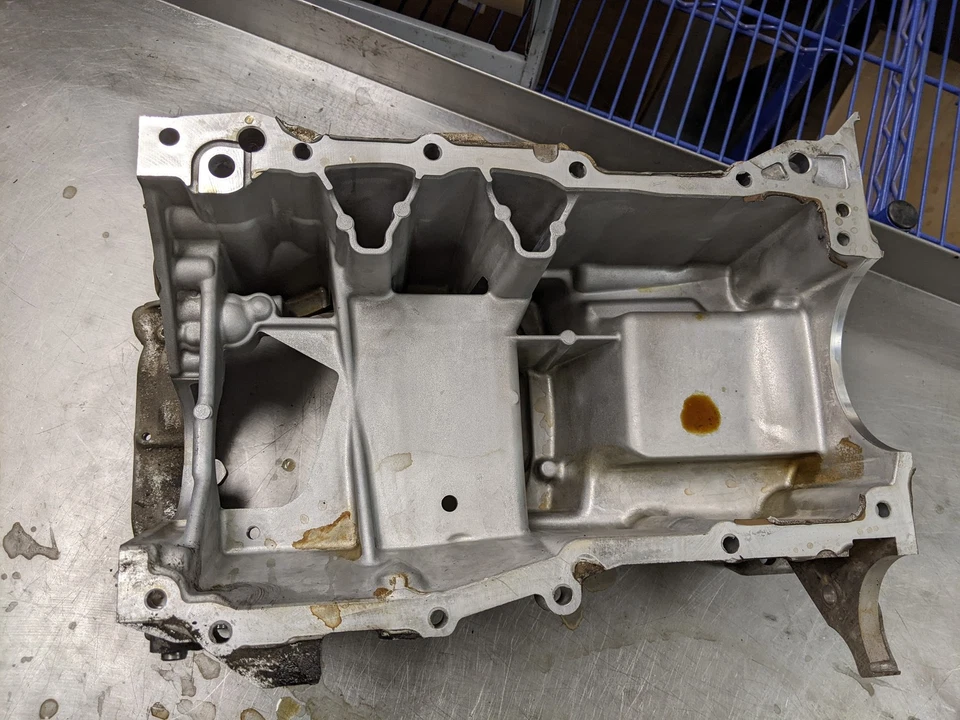 Engine Oil Pan For 11-17 Lexus CT200h  1.8 - Image 4 of 4