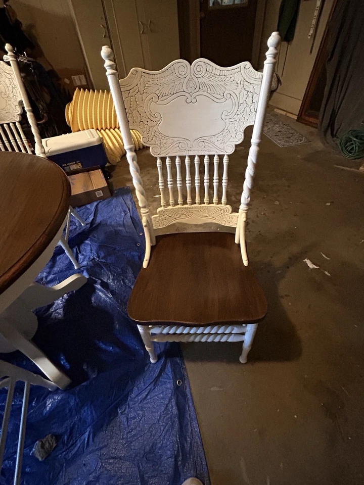 Table And 4 Chairs.  Oak With Walnut Finish And White Painted Base And Chairs. - Image 4 of 4